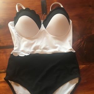 NWT ONE PIECE SWIMSUIT